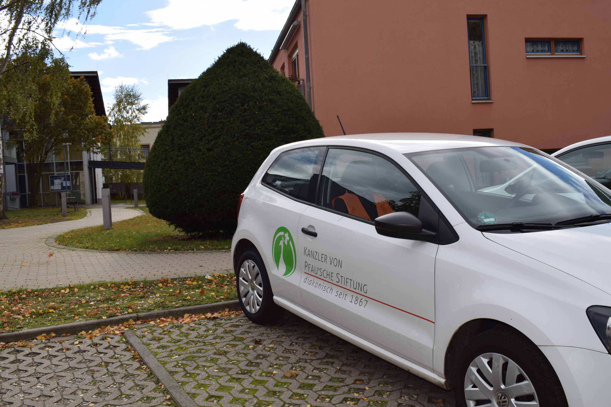 Auto des häuslichen Pflegedienstes im Friederikestift