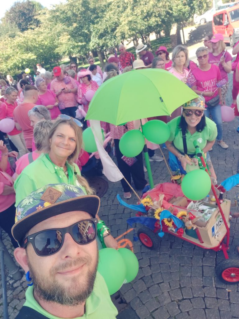 Bollerwagen des ambulanten Hospizdienstes Eisleben zum Wiesenmarkt