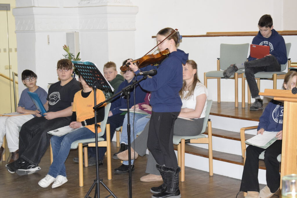 Caroliner lesen für Seniorinnen und Senioren, Geigenspielerin