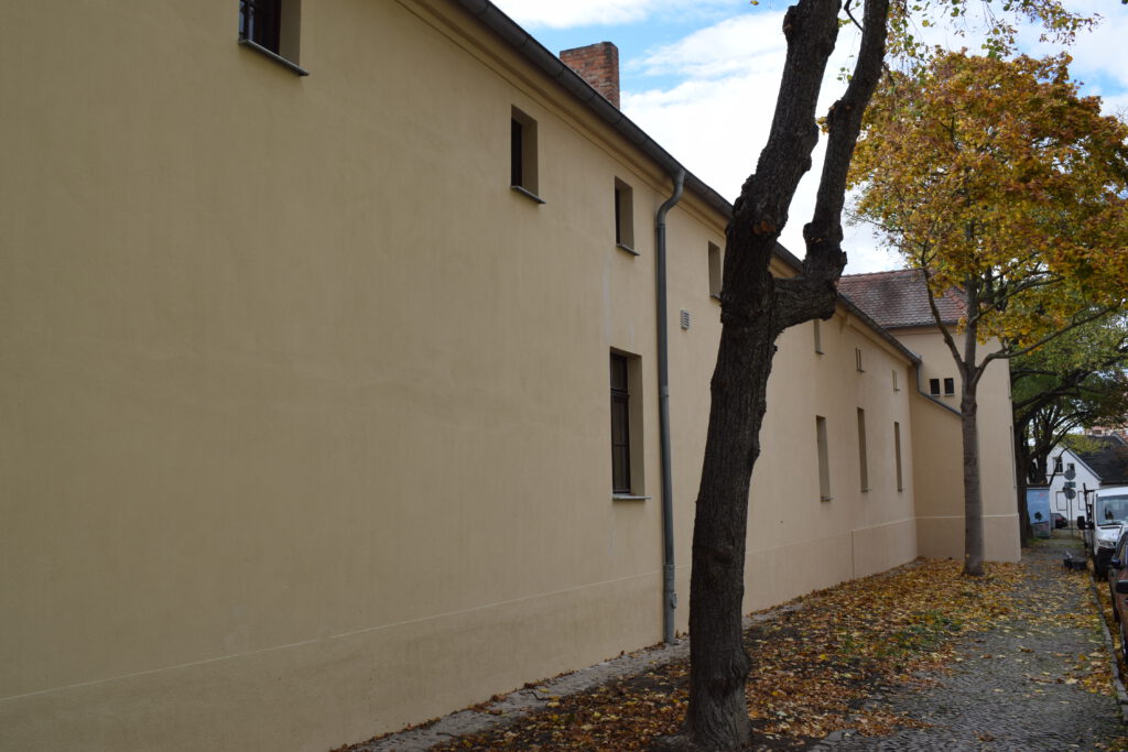 Sanierte Rückseite des Männerhauses in Bernburg