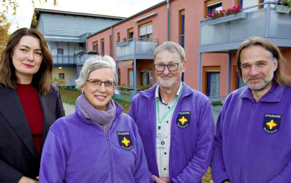 Drei Mitarbeiter der Notfallseelsorge sowie Daniela Schieke, Vorständin der Kanzler von Pfau'schen Stiftung