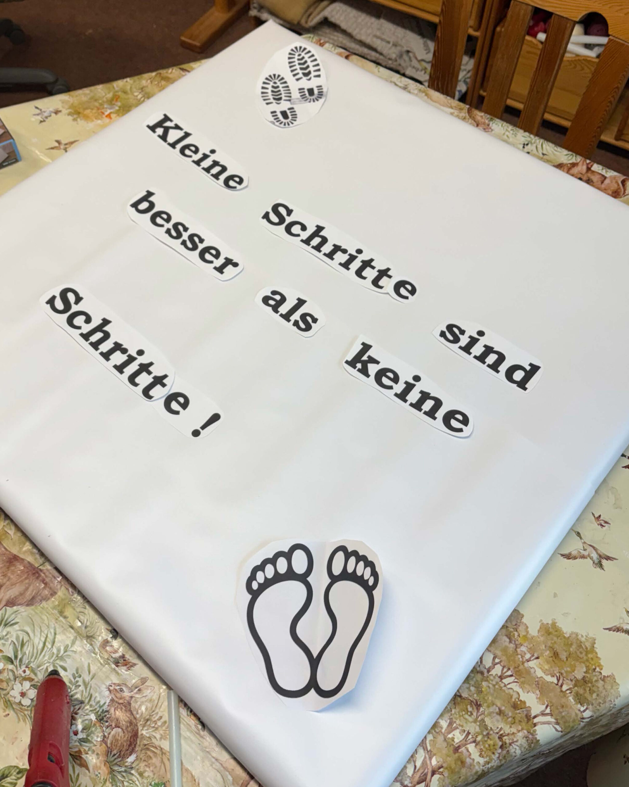 Leinwand mit dem Spruch - Kleine Schritte sind besser als keine Schritte!