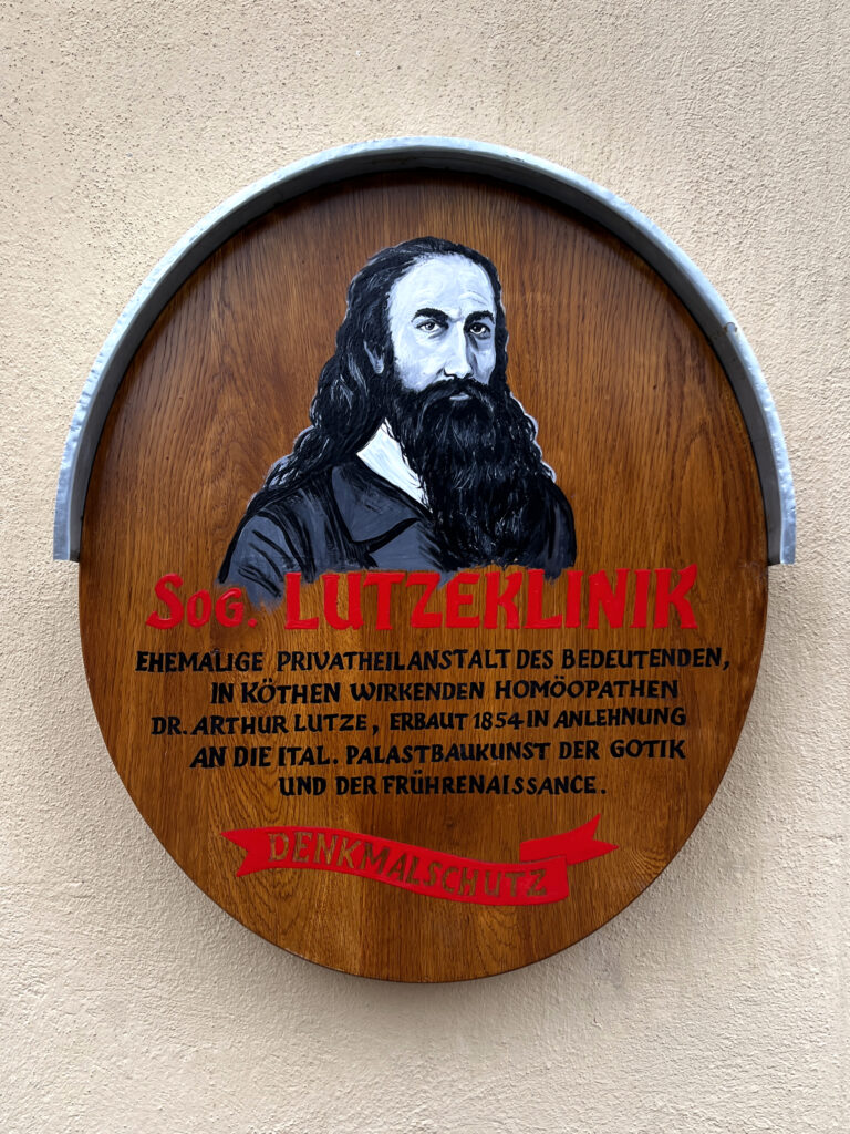 Denkmalschild am Lutzestift Köthen