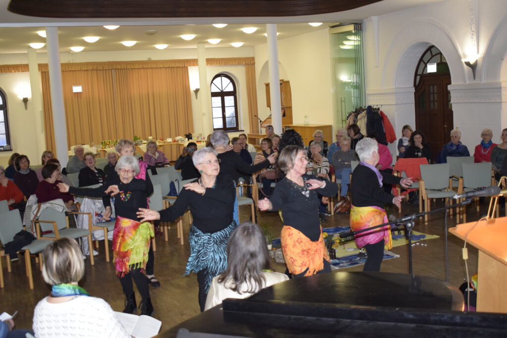 Weltgebetstag 2026 - Kommt! Teilt eure Last. - Tänze aus Nigeria