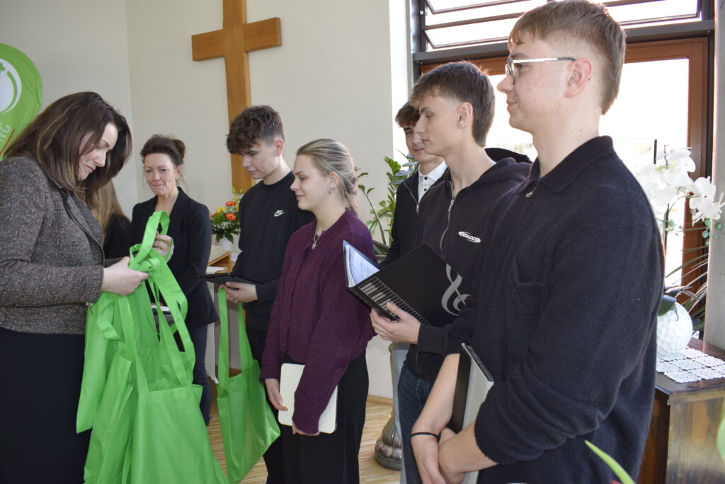 Geschenke für den Chor des Wolterstorff-Gymnasiums