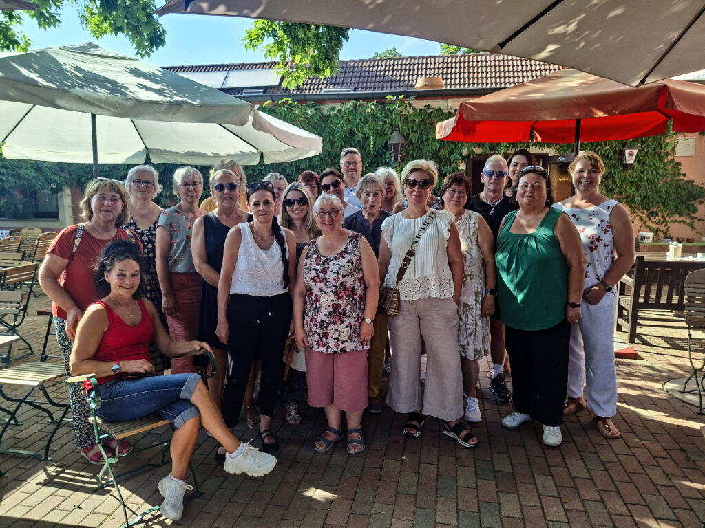 Gruppenfoto Mitarbeitender der Kanzler von Pfau´schen Stiftung